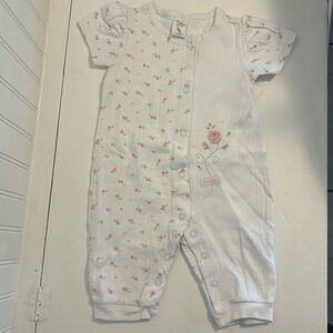 Starting Out layette, size 6 months. NWT